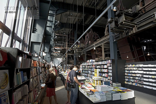 Buchhandlung im Besucherzentrum der stillgelegten Zeche Zollverein  Essen  NRW  Deutschland