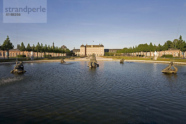 Schloss Schwetzingen  Gartenseite  Barockgarten  Baden-Württemberg  Deutschland