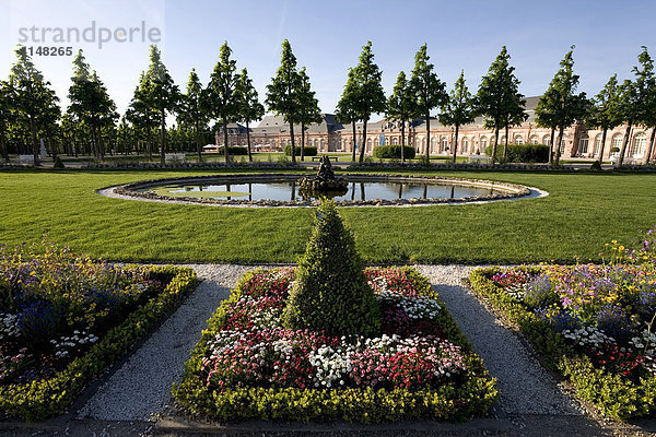 Blumen Parterre  nördlicher Zirkelbau  Barockgarten  Schloss Schwetzingen  Baden-Württemberg  Deutschland