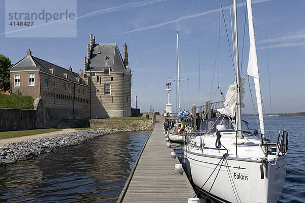 Historisches Städtchen Veere  Campveerse Toren  Halbinsel Walcheren  Zeeland  Niederlande