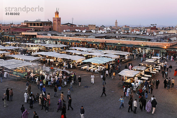 Platz Djemaa el Fna  Marrakesch  Marokko  Afrika