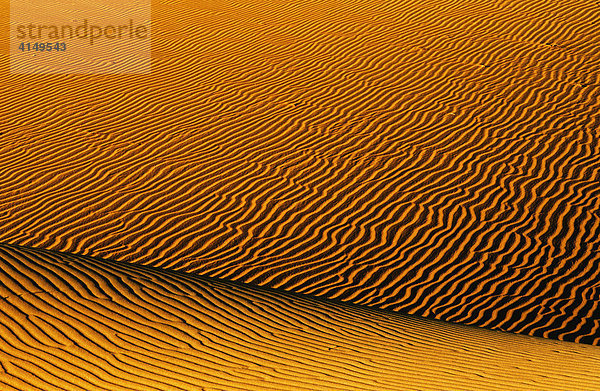 Sand-Struktur in der Wüste Erg Murzuk Sahara  Libyen  Afrika