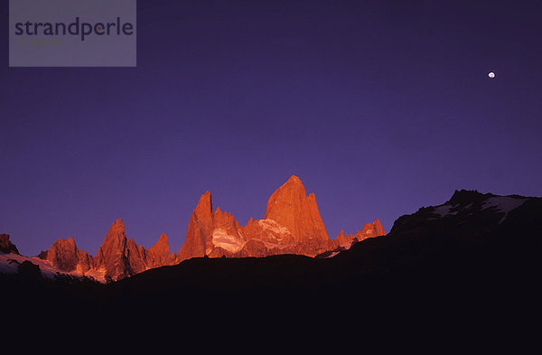 Fitz Roy Massiv bei Sonnenaufgang  Patagonien  Argentinien  Südamerika