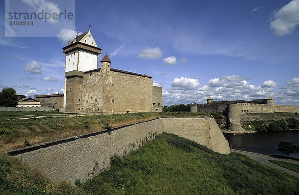 Hermannsfeste  Narva  Estland  gegenüber die Festung Iwangorod  Russland