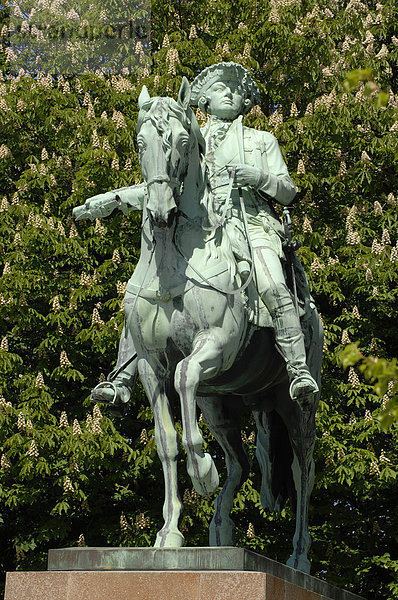 Bronzefigur Herzog Karl Wilhelm Ferdinand  Löwenwall  Braunschweig  Niedersachsen  Deutschland