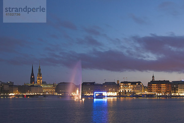 Abendstimmung an der Binnenalster  Hamburg  Deutschland