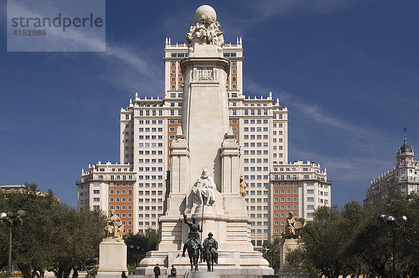 Cervantes Denkmal auf der Plaza de Espana zeigt Don Quijote und Sancho Panza  Madrid  Spanien