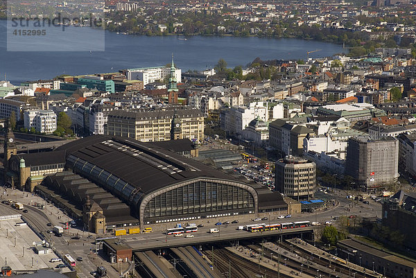 Luftbild  Blick über den Hamburger Hauptbahnhof und Stadtteil St. Georg  Hamburg  Deutschland