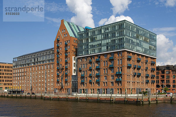 Das Stadtlagerhaus an der Elbe bei St. Pauli  Hamburg  Deutschland