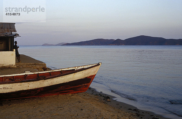 Fischerboot  Morgendämmerung  Santa Fé  Nationalpark Mochima  Sucre  Venezuela  Karibik