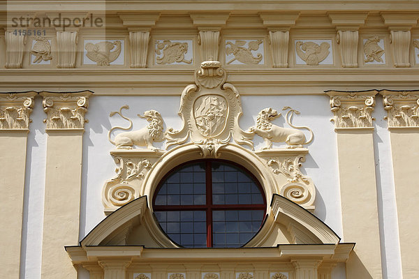 Fassade über Haupteingang  Schloss Lustheim  Oberschleißheim bei München  Oberbayern  Bayern  Deutschland  Europa