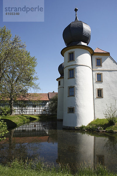 Wasserschloss in Thundorf  Rhön  Unterfranken  Bayern  Deutschland  Europa