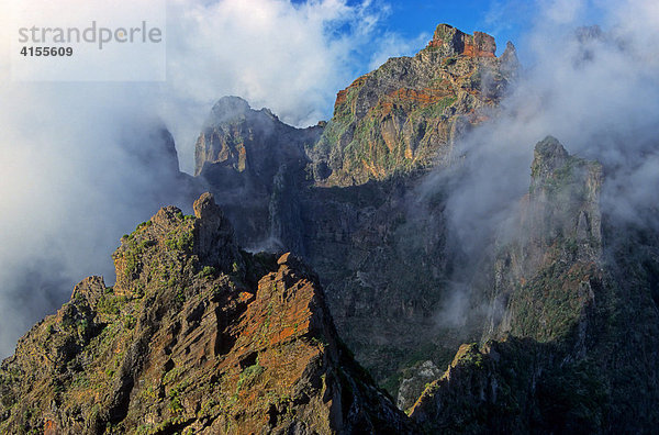 Pico do Ruivo  mit 1862 m der höchste Berg Madeiras  Portugal