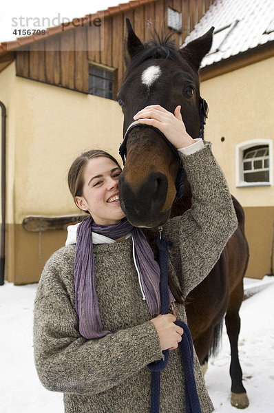 Mädchen mit Pferd