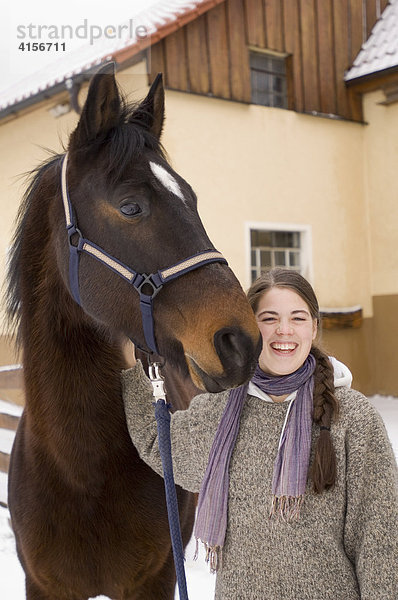 Mädchen mit Pferd