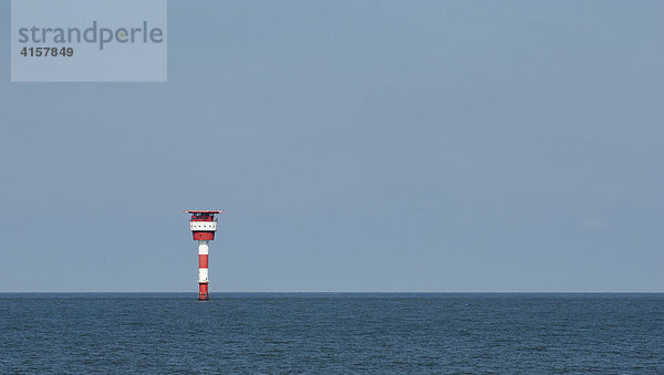 Nordsee - Leuchtturm zwischen Cuxhaven und Helgoland - Niedersachsen  Deutschland  Europa.