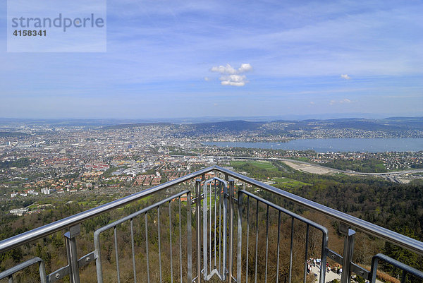 Blick vom Uetlibergturm auf die Stadt und das Umland  Zürich  Kanton Zürich  Schweiz  Europa
