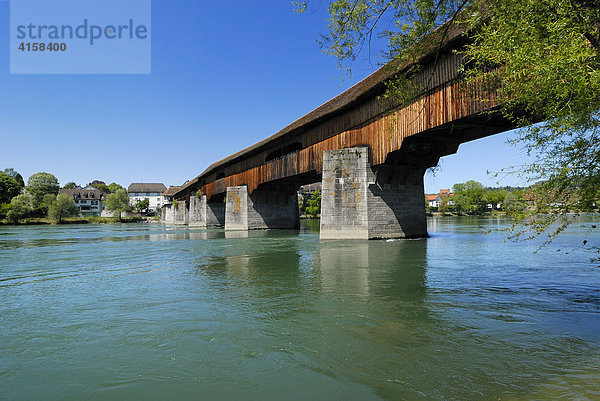 Die historische Holzbrücke über den Rhein  Bad Säckingen  Landkreis Waldshut  Baden-Württemberg  Deutschland  Europa