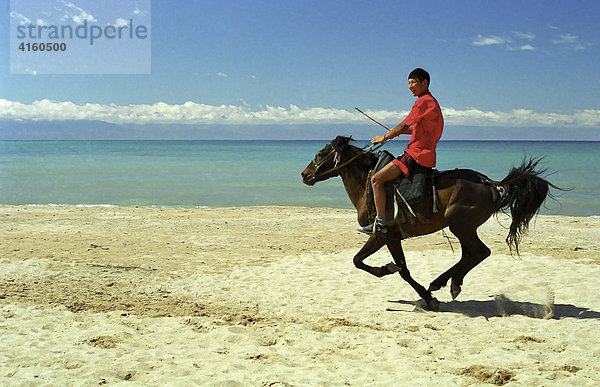 Junger Reiter auf dem Pferd  Kasachstan