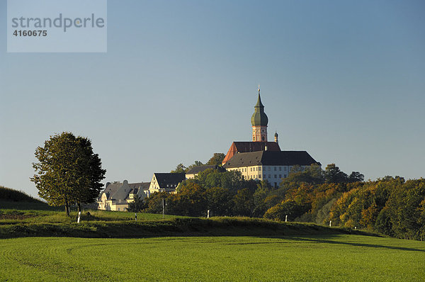 Kloster Andechs im Morgenlicht  Andechs  Oberbayern  Bayern  Deutschland