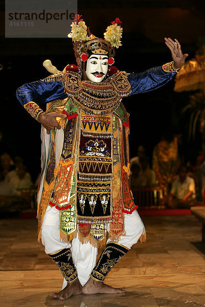 Tänzer zeigt den traditionellen Barong-Tanz in Bali  Indonesien