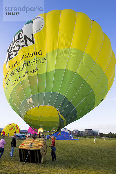 Heißluftballon startet bei der Montgolfiade in Bad Homburg  Hessen  Deutschland