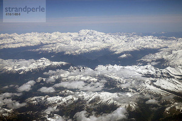 Luftaufnahme von den Alpen