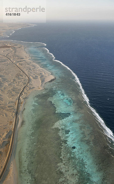 Luftaufnahme eines Korallenriffs in der Nähe von Marsa Alam  Rotes Meer  Ägypten  Afrika