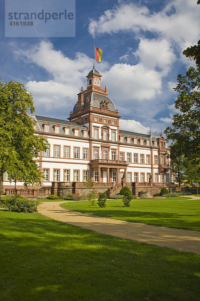 Schloss Philippsruhe (1712) - Gartenseite des Schlosses mit Terrasse   Hanau  Hessen  Deutschland.