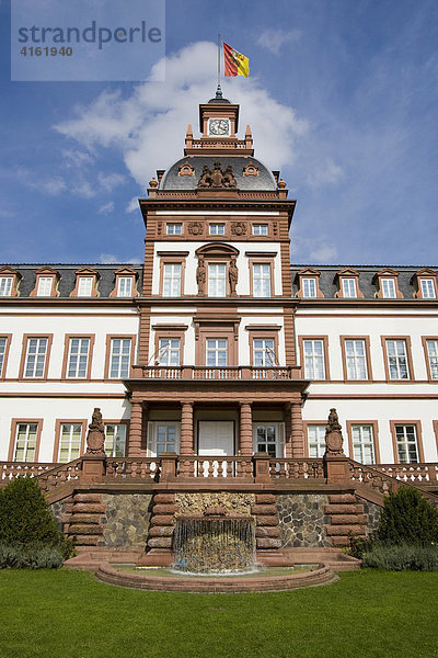 Schloss Philippsruhe (1712) - Gartenseite des Schlosses mit Terrasse   Hanau  Hessen  Deutschland.