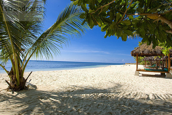 Gangga Island  Strand Insel mit einem Hotel im Norden von Sulawesi  Indonesien.