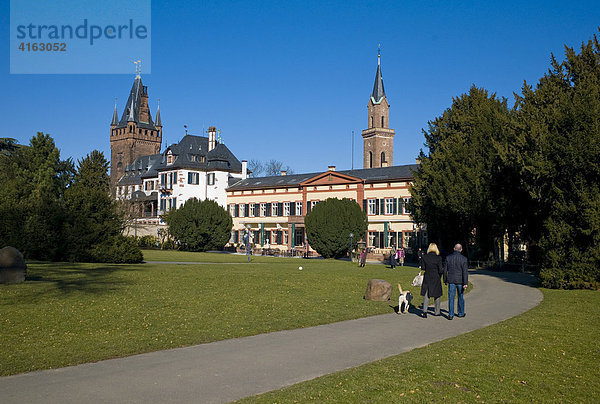 Das Weinheimer Schloss ist ein ehemaliges Schloss der Fürsten der Kurpfalz und der heutigen Rathaus  Weinheim  Baden-Württemberg  Deutschland  Europa