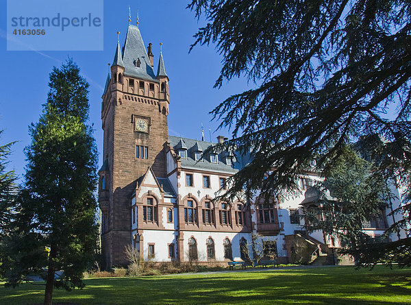 Das Schloss  heute Rathaus und Sitz der Stadtverwaltung  Weinheim  Bergstarsse  Baden-Württemberg  Deutschland  Europa