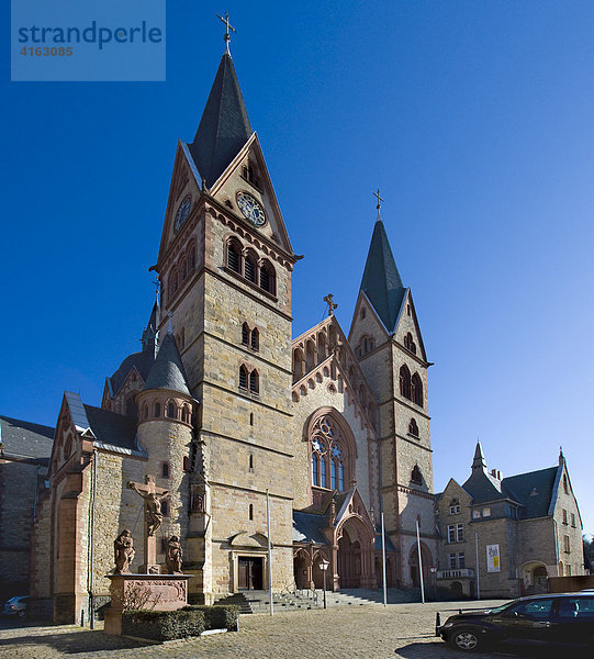 Kath. Pfarrkirche St. Peter  der Dom der Bergstrasse  Heppenheim  Hessen  Deutschland.  Europa