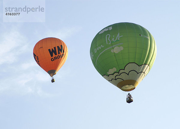 Die jährlich im Sommer stattfindende internationale Balloon Fiesta in Leipzig  zu der weit über 100 Ballonfahrer aus vielen Ländern mit ihren Heißluftballons kommen.