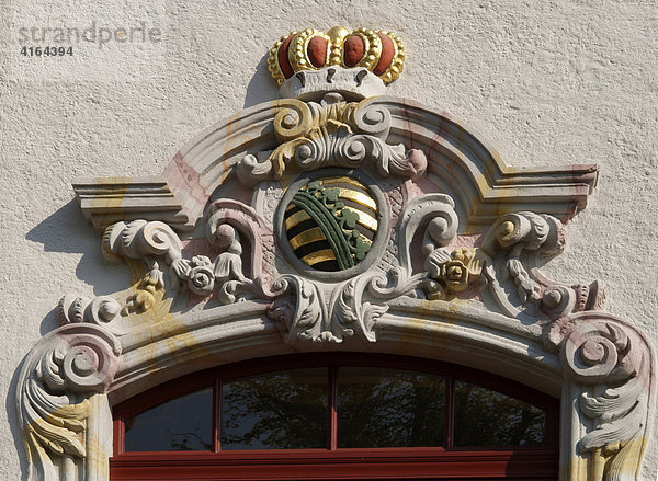 Rokoko-Schloss  Türverzierung mit Wappen  Dornburger Schlösser  Dornburg  Thüringen  Deutschland