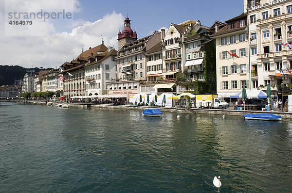 Flusspromenade an der Reuss Luzern  Schweiz