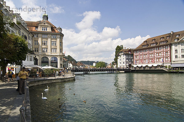Flusspromenade an der Reuss  Luzern  Schweiz