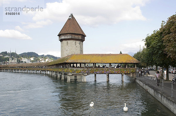 Kapellbrücke an der Reuss  Luzern  Kanton Luzern  Schweiz
