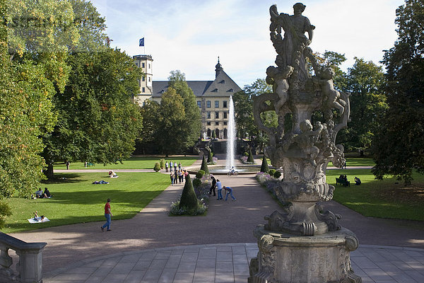 Stadtschloss  die Residenz der Fuldaer Fürstbischöfe mit Parkanlage  Fulda  Hessen  Deutschland