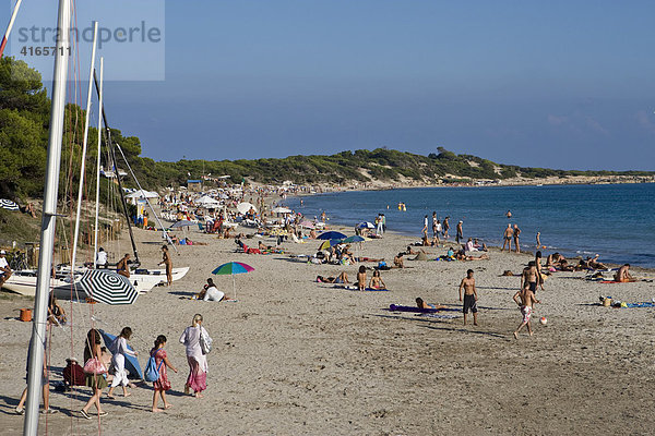 Las Salinas der 'In'-Strand der Insel  für alle Reichen  Schönen und die Party-Szene  Ibiza  Balearen  Spanien