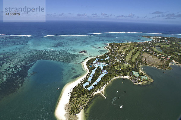 Luftbild  Korallenbänke  Meer und Hotelanlage  Mauritius  Maskarenen  indischer Ozean