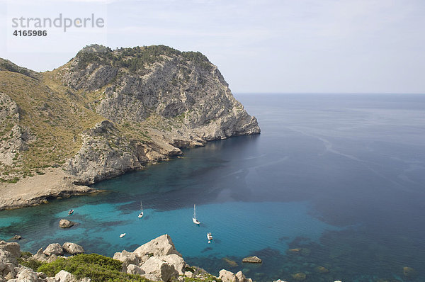 Segeljachten unweit des Cap Formentor  Mallorca  Balearische Inseln  Spanien