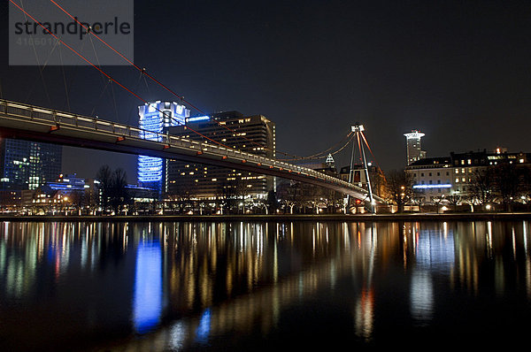 Holbeinsteg und Union Investment Haus bei Nacht DRI/HDR Aufnahme mit   Frankfurt am Main  Hessen  Deutschland