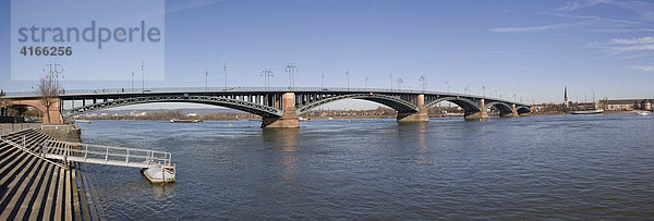 Theodor-Heus-Brücke über den Rhein  Mainz  Rheinland-Pfalz  Deutschland