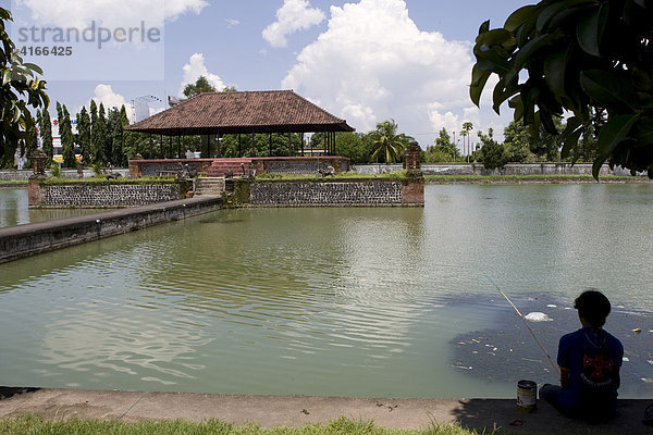 Wasserpalast (Hindutempel und Moslem Tempel) bei Narmada  Insel Lombok  Kleine Sunda-Inseln  Indonesien