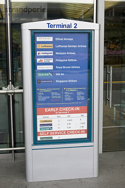 Hinweisschild zum Check-Inn am Changi Airport  Flughafen  Singapur  Südostasien  Asia