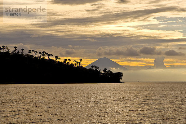 Vulkan Gunung Agung  Insel Lombok  Kleine Sunda-Inseln  Indonesien  Asien