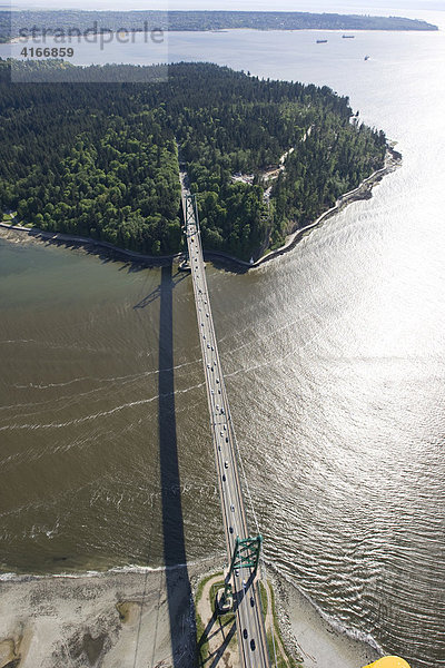 Lions Gate Bridge vom Stanley Park nach Nord Vancouver  Vancouver  British Columbia  Kanada  Nordamerika