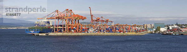 Containerhafen mit einem Containerschiff  Vancouver  British Columbia  Kanada  Nordamerika